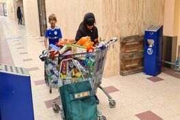 Alles 50% bij Deen in Heemskerk, overvolle wagens