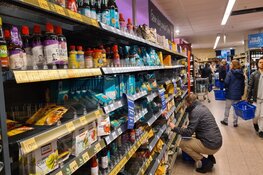 Alles 50% bij Deen in Heemskerk, overvolle wagens