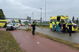 Zwaargewonde bij frontale botsing in Haarlem