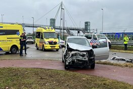 Zwaargewonde bij frontale botsing in Haarlem