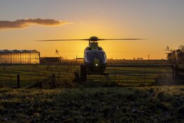 Hoogwerker breekt los van wagen en raakt fietser in Uitgeest