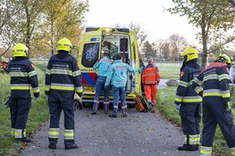 Hoogwerker breekt los van wagen en raakt fietser in Uitgeest