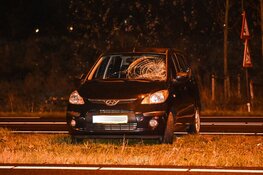 Fietser klapt op voorruit van auto op de N197 bij Velsen-Noord