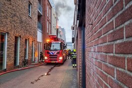 Uitslaande brand vanaf dak in Beverwijk