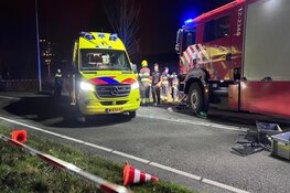 Auto te water in Beverwijk, man zwaargewond