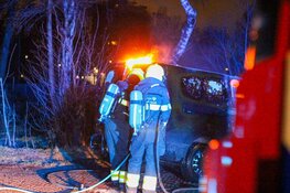 Bestelbus door brand verwoest in Haarlem