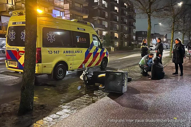 Storm: Maaltijdbezorger gewond na ongeval op de Spaarndamseweg
