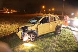 Auto crasht op afrit A9 bij Beverwijk