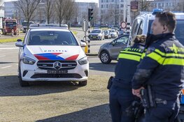 Politieauto onderweg naar ongeval botst tegen auto