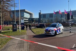 Auto beschadigd door explosie bij Van der Valk Haarlem