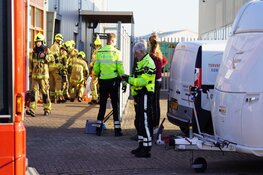 Man komt met voet vast te zitten in heftruck in Limmen