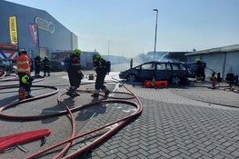 Twee auto&#39;s in brand in Beverwijk