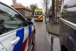 Fietser geschampt door auto in de Slachthuisstraat in Haarlem