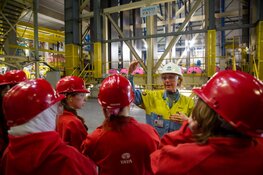 Tata Steel zet meisjes aan het werk tijdens Girl's Day