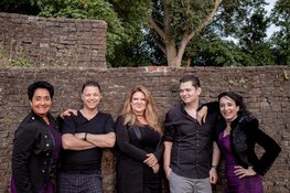 Serious Fun en DJ Mark op Podium Laurentz