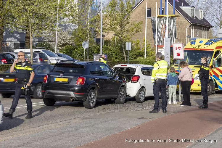 Veel schade bij kop-staart aanrijding op de Zijlweg in Haarlem
