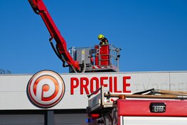 Brandweer op zoek naar herkomst van rookontwikkeling in bedrijfspand