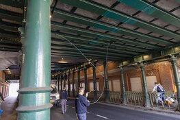 Treinverkeer tussen Haarlem en Amsterdam tijdelijk stilgelegd door beschadigd spoorviaduct
