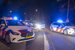 Politie schiet na achtervolging waarbij op politiewagen is ingereden