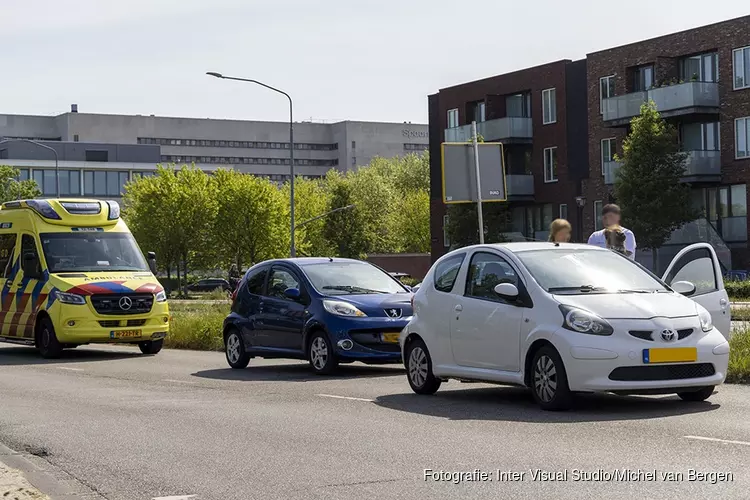 Kop-staartbotsing op de Amerikaweg in Haarlem