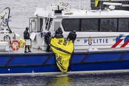 Politie grijpt in bij sluisblokkade IJmuiden
