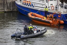 Politie grijpt in bij sluisblokkade IJmuiden