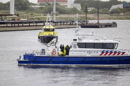 Politie grijpt in bij sluisblokkade IJmuiden