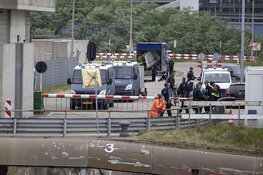 Politie grijpt in bij sluisblokkade IJmuiden