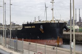 Politie grijpt in bij sluisblokkade IJmuiden