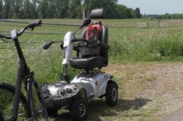 Scootmobiel belandt in sloot Velserbroek