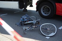 Fietsster gewond bij aanrijding met afslaande vrachtwagen in Haarlem