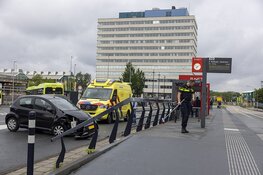 Veel schade bij eenzijdig ongeval Aziëweg in Haarlem