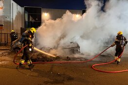 Bestelbus in brand in de Waarderpolder