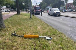 Lang benzinespoor op Prins Bernhardlaan in Haarlem