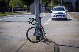 Wielrenner gewond bij botsing met auto op de Robertus Nurksweg