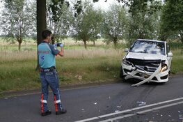 Twee gewonden bij frontale botsing in Haarlem