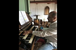 Italiaan Manuel Tomadin bespeelt Beverwijks Müller-orgel