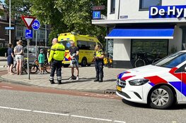 Fietser gewond na aanrijding met auto op het Soendaplein in Haarlem