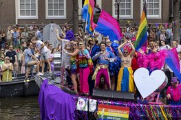 Canal Parade Pride Amsterdam in volle gang (fotoalbum)