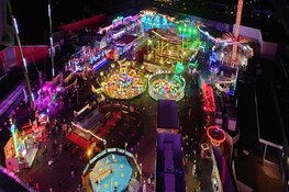 Megakermis op P5 van op De Bazaar