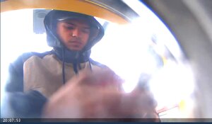 Gezocht: Oplichting en diefstal in Beverwijk. Wie herkent de verdachte?