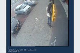 Gezocht: Oplichting en diefstal in Beverwijk. Wie herkent de verdachte?