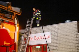 Brand op dak van basisschool in Velserbroek