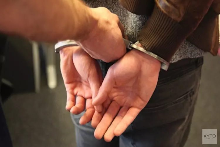 Man aangehouden met meerdere vuurwapens