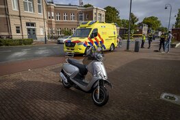 Scooterrijder gewond bij botsing met auto in Haarlem