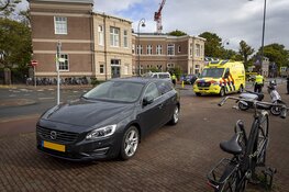 Scooterrijder gewond bij botsing met auto in Haarlem