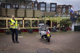 Scooterrijder gewond bij botsing met auto in Haarlem