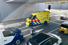 Scooterrijdster gewond bij ongeluk in Beverwijk