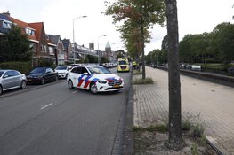 Scooterrijder komt verkeerd ten val in Haarlem