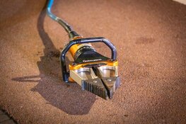 Elektrische auto door brand verwoest in Haarlem